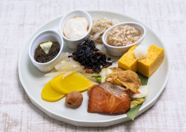 沖縄の伝統食材を楽しめる「沖縄和朝食プレート」